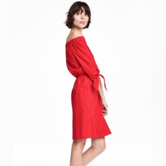 H&M - Off-the-Shoulder Dress - Picture 2 of 7